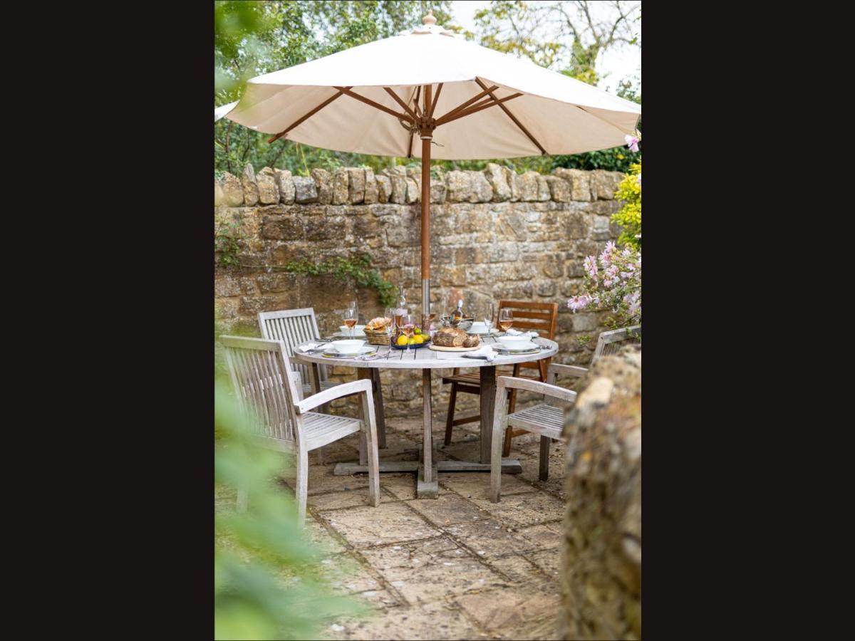 Wisteria Cottage , Pretty Cotswold Cottage Close To Chipping Campden Weston Subedge Exterior photo